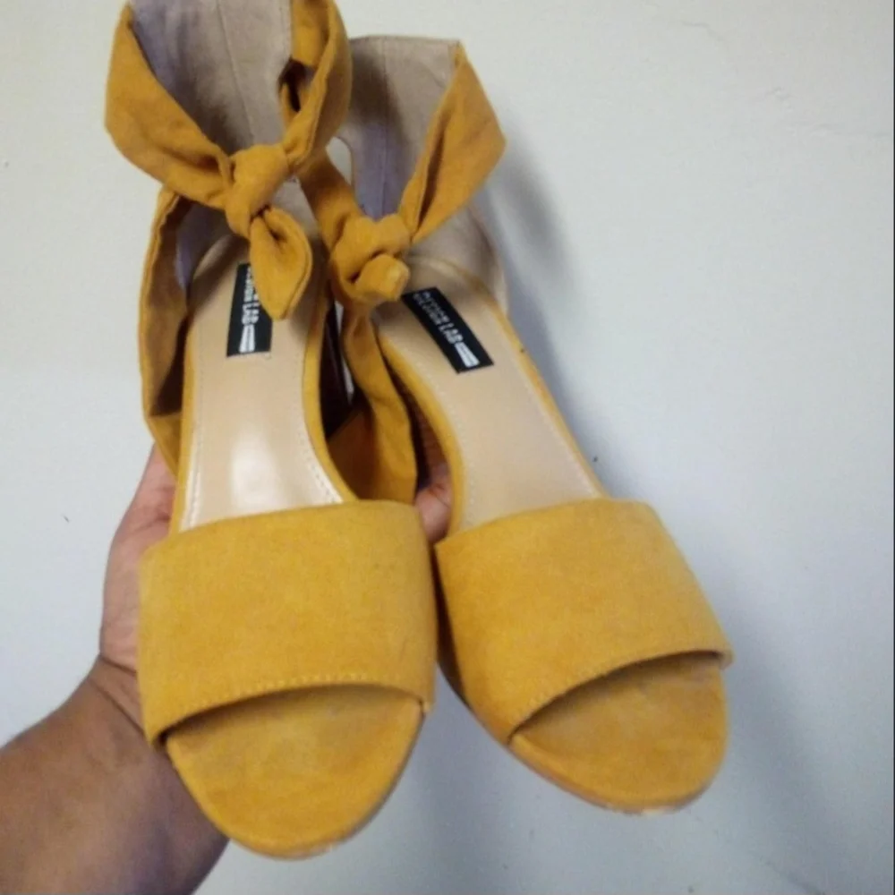 Vintage Lord&TaylorYellow Suede Women's Peep Toe Block Heels Sandals Size 8 - Picture 2 of 7
